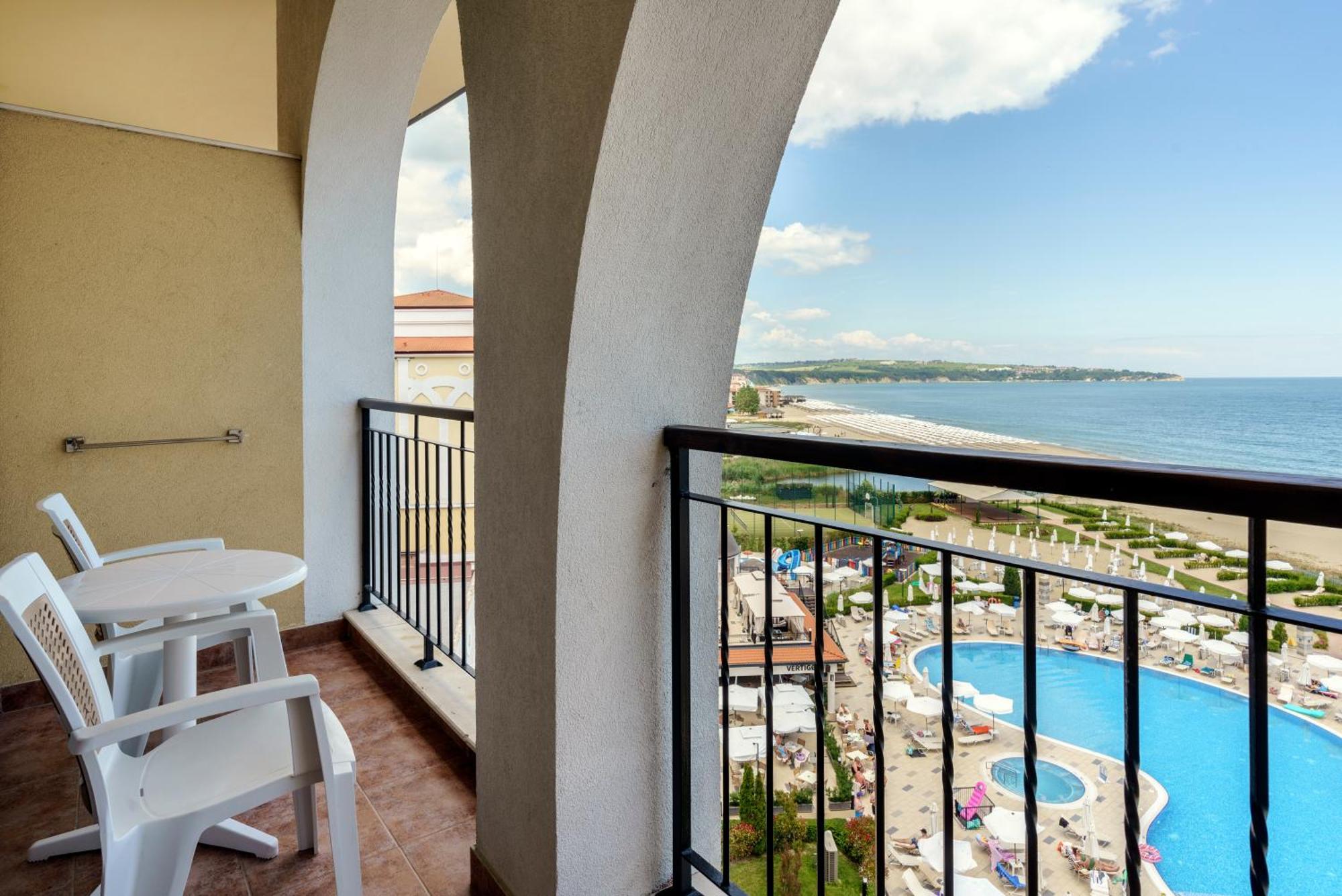 Alua Helios Bay Hotel Obzor Exterior photo